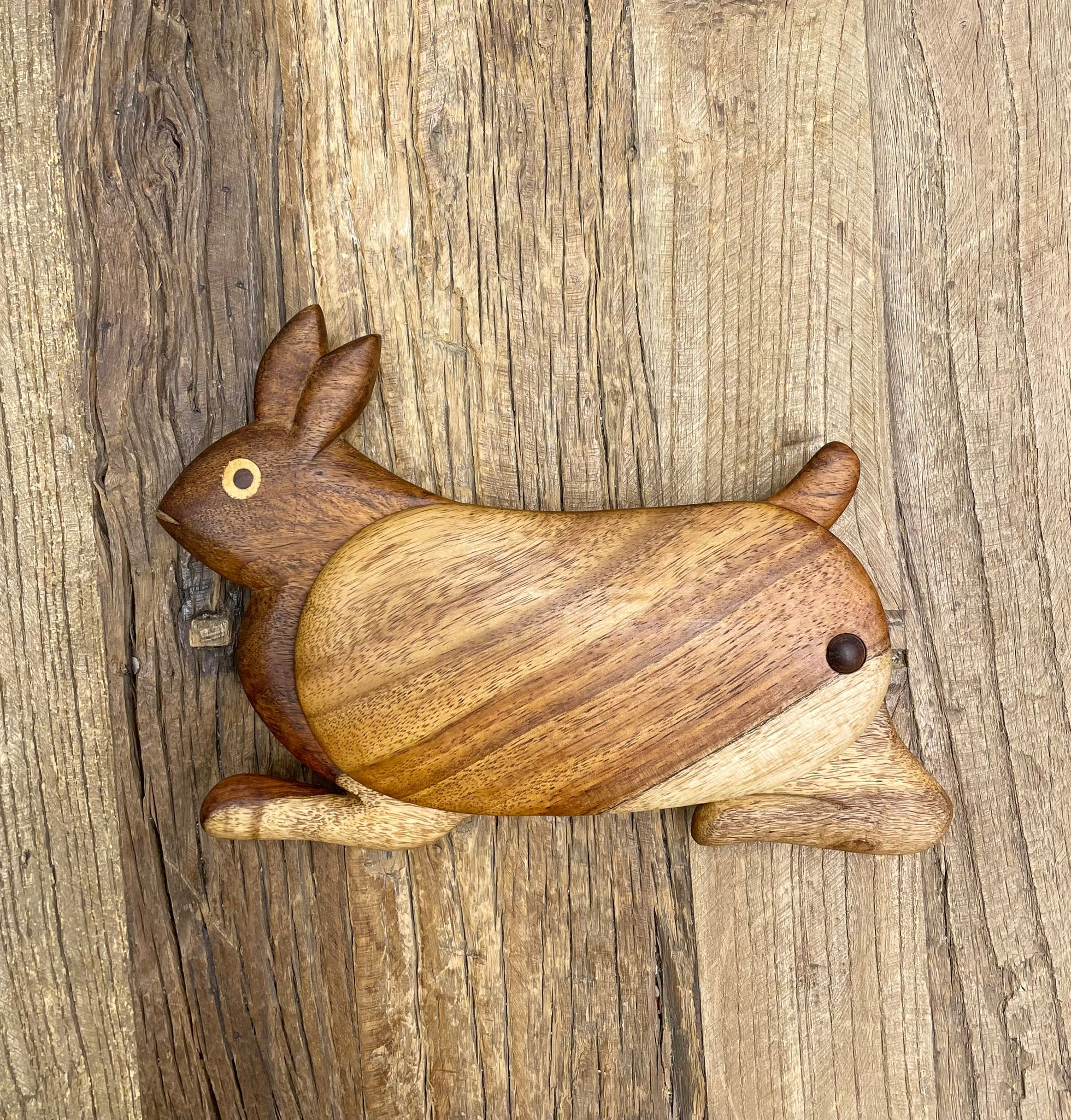 علبة خشبية على شكل أرنب